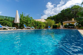 YourHouse Oratge, finca for families near the beach with private pool